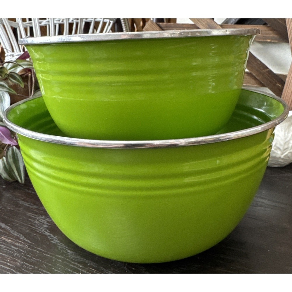 Fiesta Set of 2 Mixing Bowls Green Enamel Over Metal 9.1/2" & 8" For Decor Only
